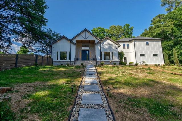 10785 Shallowford Road, Roswell, GA 30075