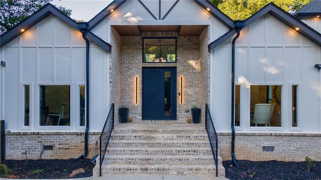 10785 Shallowford Road, Roswell, GA 30075