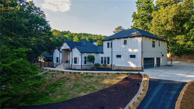 10785 Shallowford Road, Roswell, GA 30075