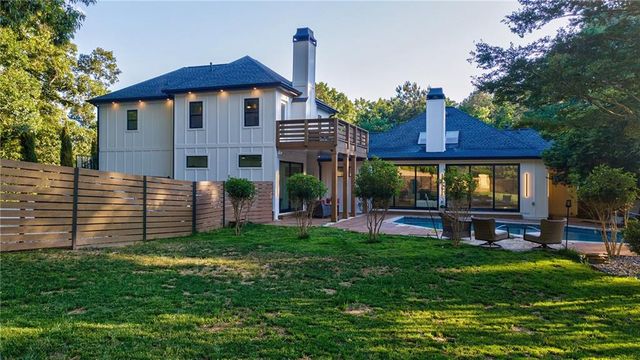 10785 Shallowford Road, Roswell, GA 30075