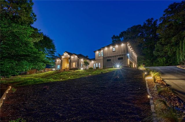 10785 Shallowford Road, Roswell, GA 30075