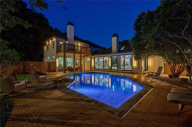 10785 Shallowford Road, Roswell, GA 30075
