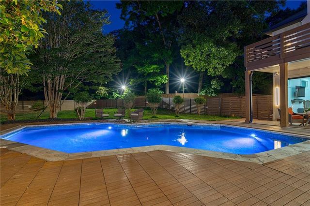 10785 Shallowford Road, Roswell, GA 30075
