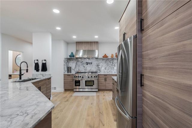 10785 Shallowford Road, Roswell, GA 30075