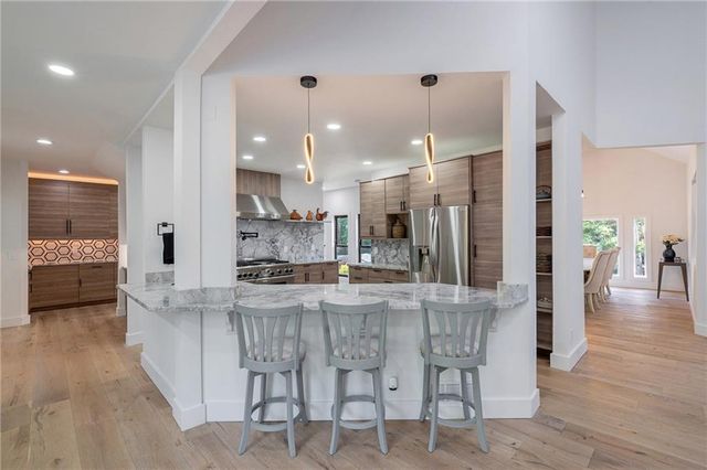 10785 Shallowford Road, Roswell, GA 30075