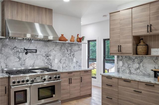 10785 Shallowford Road, Roswell, GA 30075