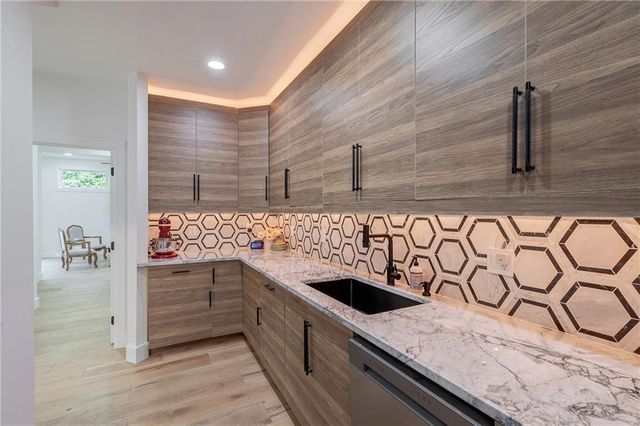 10785 Shallowford Road, Roswell, GA 30075