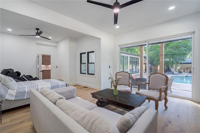10785 Shallowford Road, Roswell, GA 30075