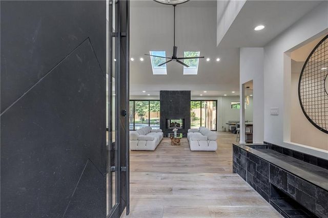 10785 Shallowford Road, Roswell, GA 30075