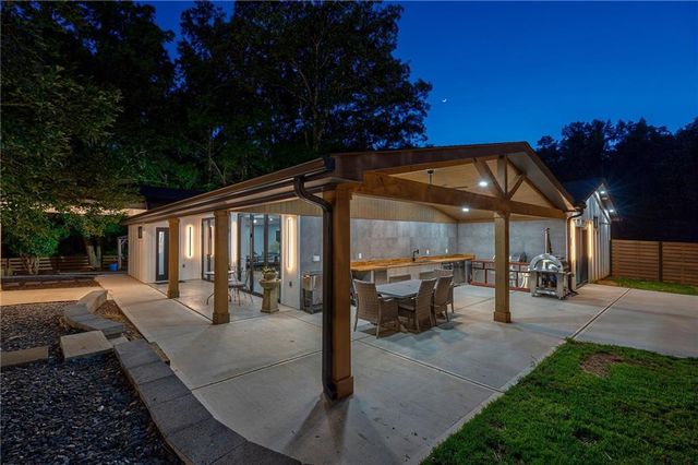 10785 Shallowford Road, Roswell, GA 30075