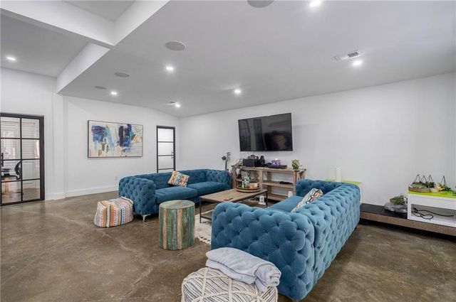 10785 Shallowford Road, Roswell, GA 30075
