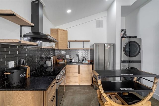 10785 Shallowford Road, Roswell, GA 30075
