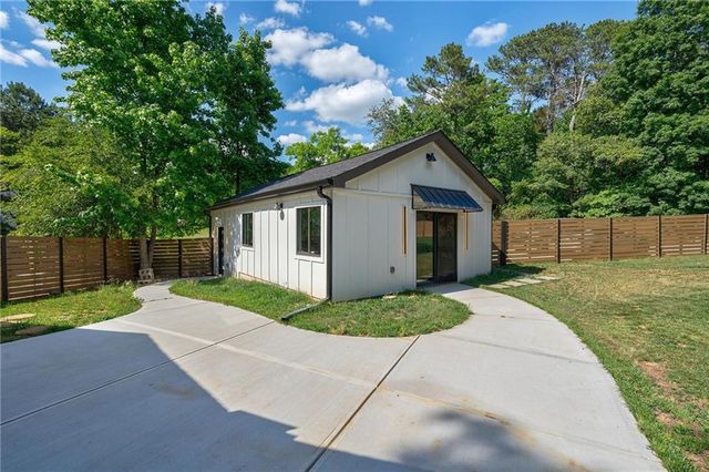 10785 Shallowford Road, Roswell, GA 30075