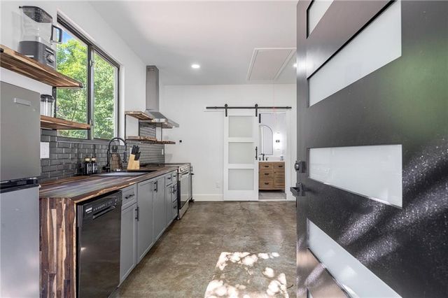 10785 Shallowford Road, Roswell, GA 30075