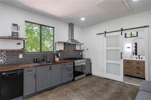 10785 Shallowford Road, Roswell, GA 30075