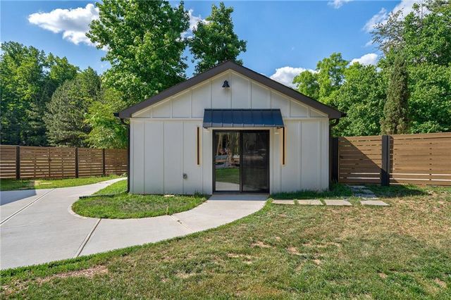 10785 Shallowford Road, Roswell, GA 30075