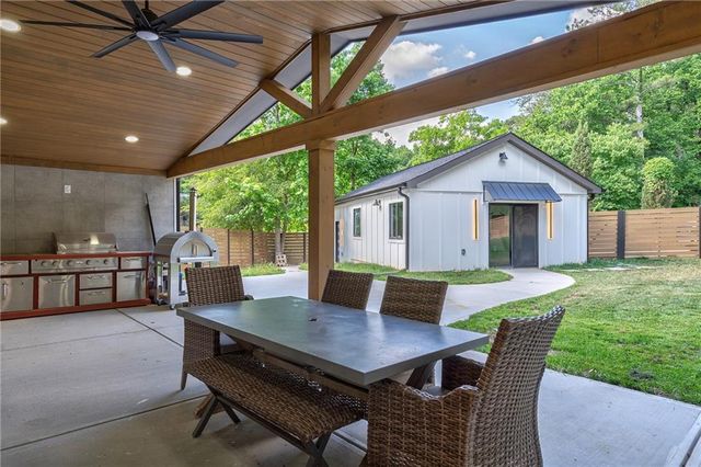 10785 Shallowford Road, Roswell, GA 30075