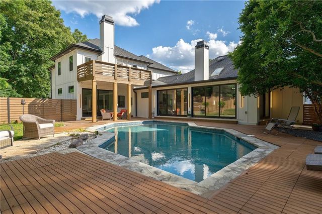 10785 Shallowford Road, Roswell, GA 30075