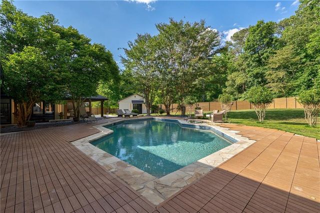 10785 Shallowford Road, Roswell, GA 30075