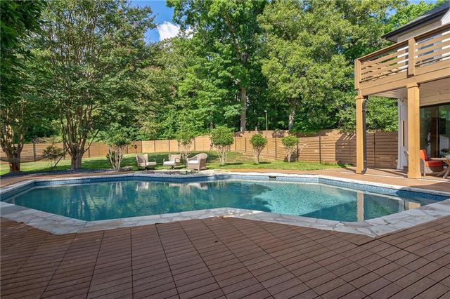 10785 Shallowford Road, Roswell, GA 30075