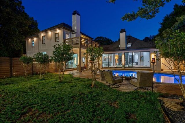 10785 Shallowford Road, Roswell, GA 30075