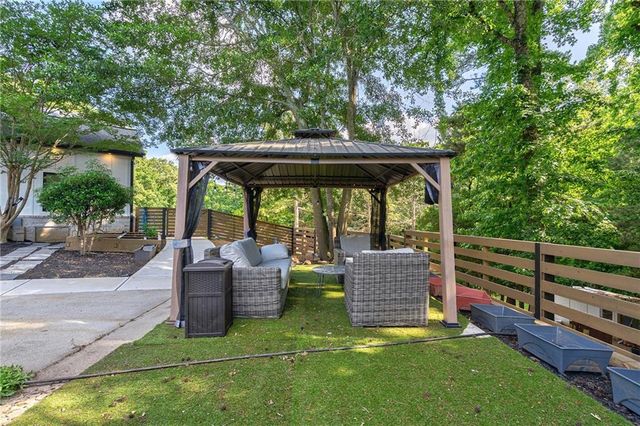 10785 Shallowford Road, Roswell, GA 30075