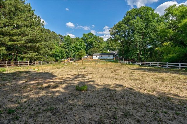 10785 Shallowford Road, Roswell, GA 30075