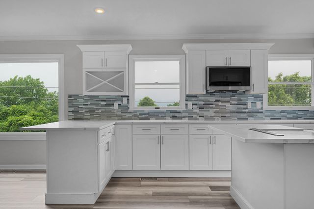 661 S Crest Road, Chattanooga, TN 37404