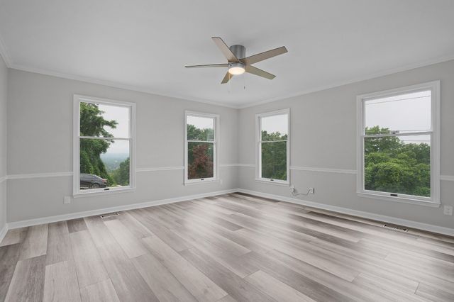 661 S Crest Road, Chattanooga, TN 37404