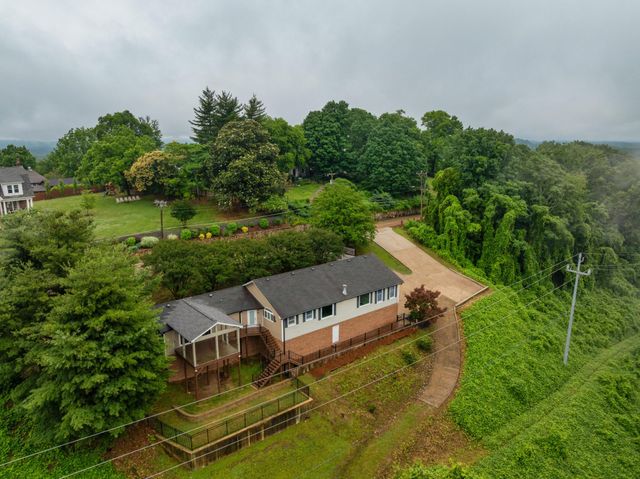 661 S Crest Road, Chattanooga, TN 37404
