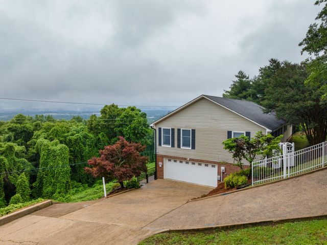 661 S Crest Road, Chattanooga, TN 37404