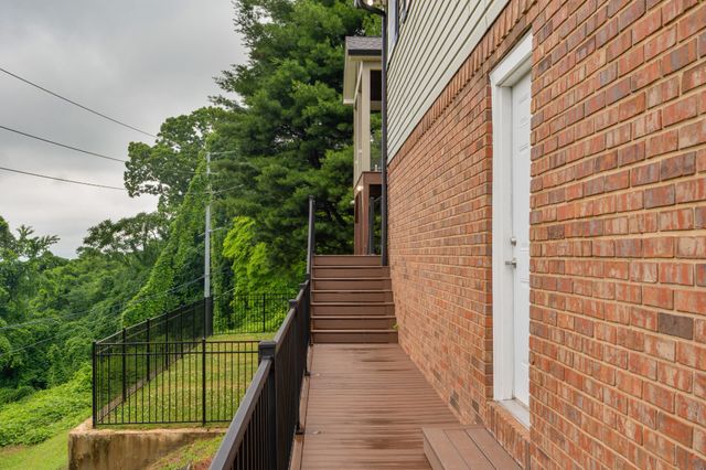 661 S Crest Road, Chattanooga, TN 37404