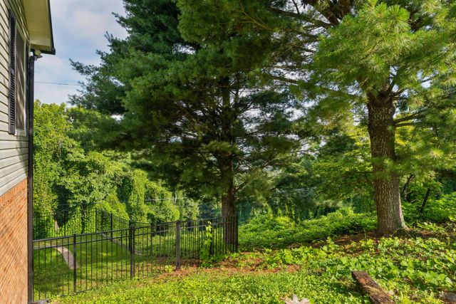 661 S Crest Road, Chattanooga, TN 37404