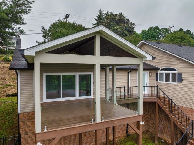 661 S Crest Road, Chattanooga, TN 37404