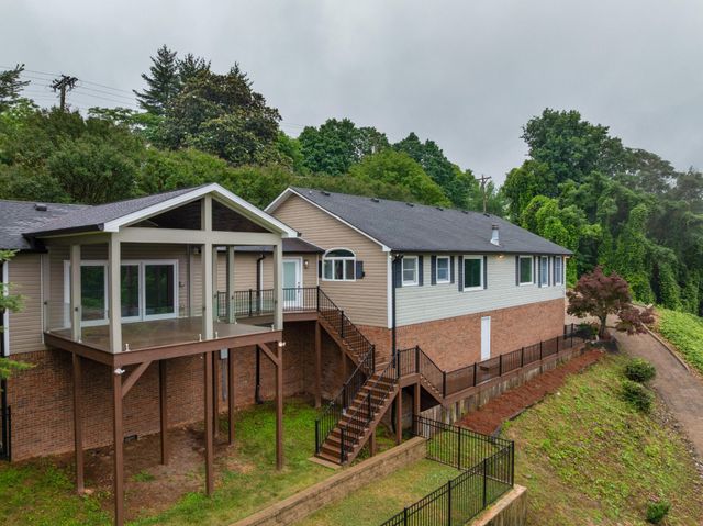 661 S Crest Road, Chattanooga, TN 37404