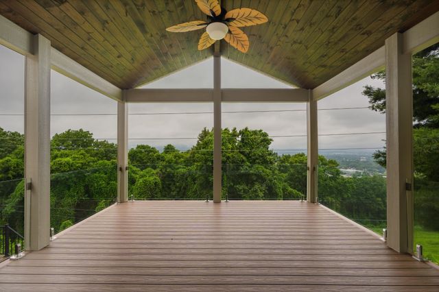 661 S Crest Road, Chattanooga, TN 37404
