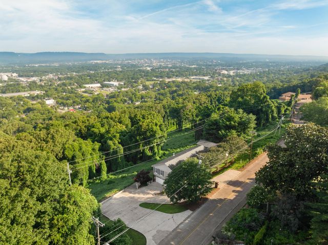 661 S Crest Road, Chattanooga, TN 37404