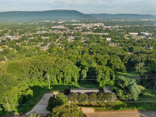 661 S Crest Road, Chattanooga, TN 37404