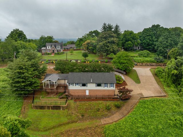 661 S Crest Road, Chattanooga, TN 37404