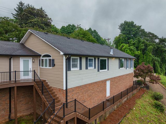 661 S Crest Road, Chattanooga, TN 37404