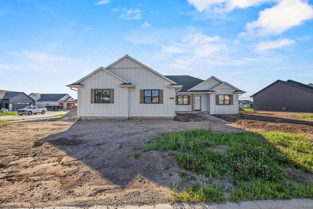 1387 CROSSROADS DRIVE, Hobart, WI 54114