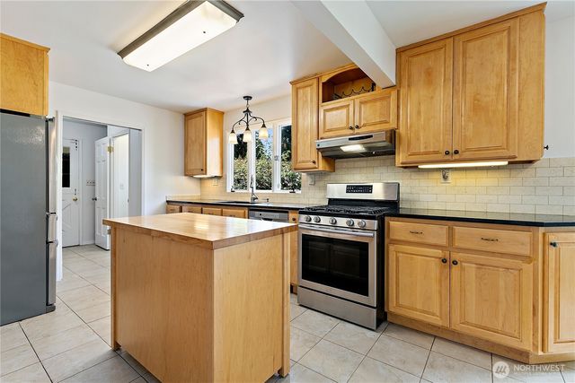 2401 SW 316th Street, Federal Way, WA 98023
