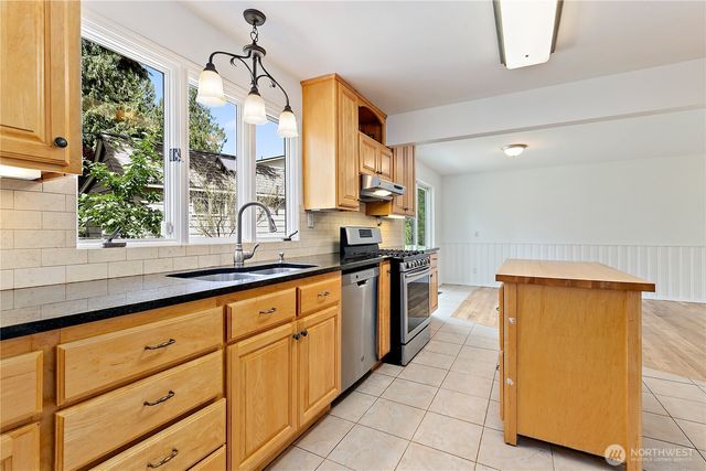 2401 SW 316th Street, Federal Way, WA 98023