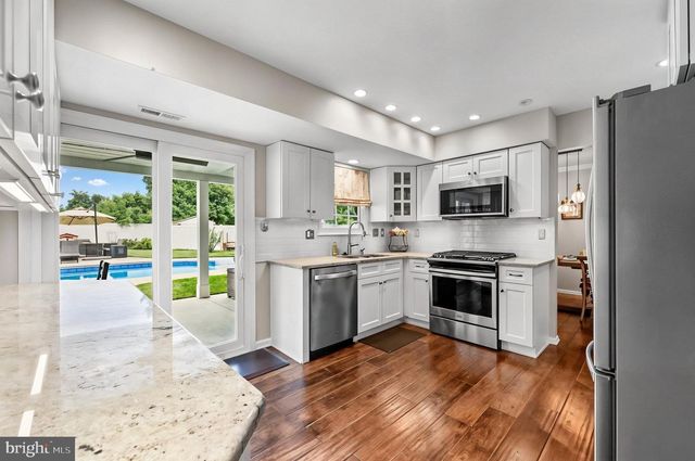 185 CARLTON AVE, Marlton, NJ 08053