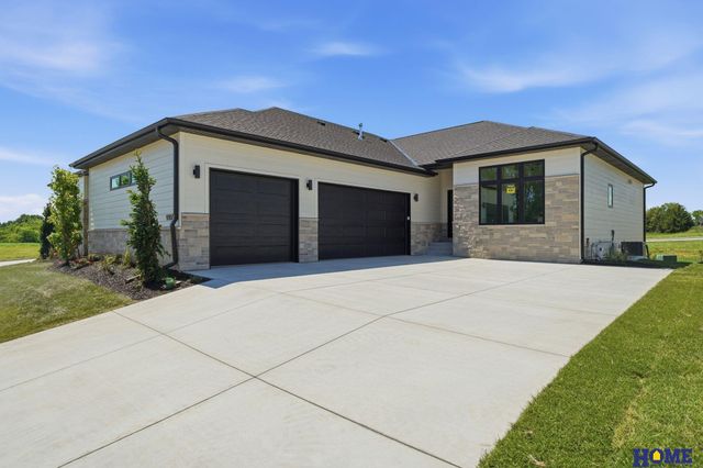 9207 Triana Lane, Lincoln, NE 68520