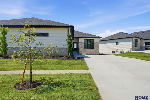 9207 Triana Lane, Lincoln, NE 68520