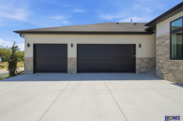 9207 Triana Lane, Lincoln, NE 68520