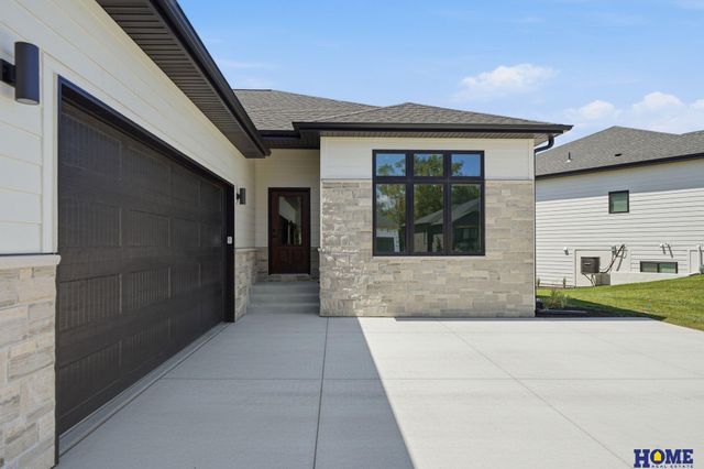 9207 Triana Lane, Lincoln, NE 68520