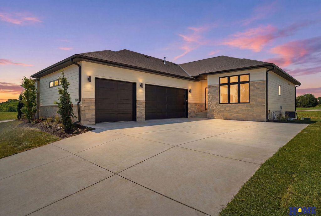 9207 Triana Lane, Lincoln, NE 68520