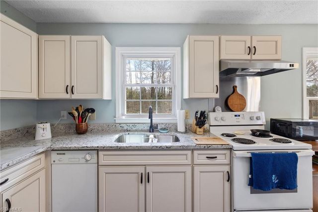 825 Parkwood Street, Burlington, NC 27215